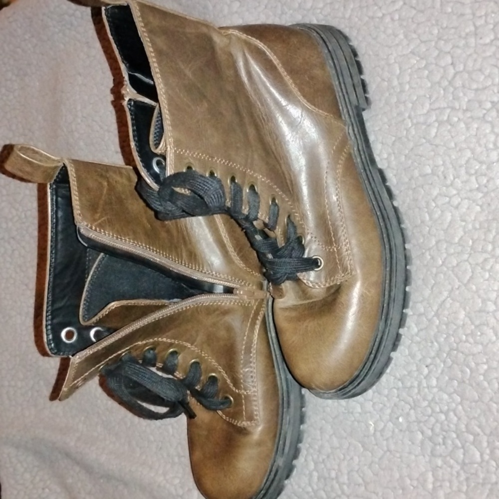 Kohls textile boots NWOT